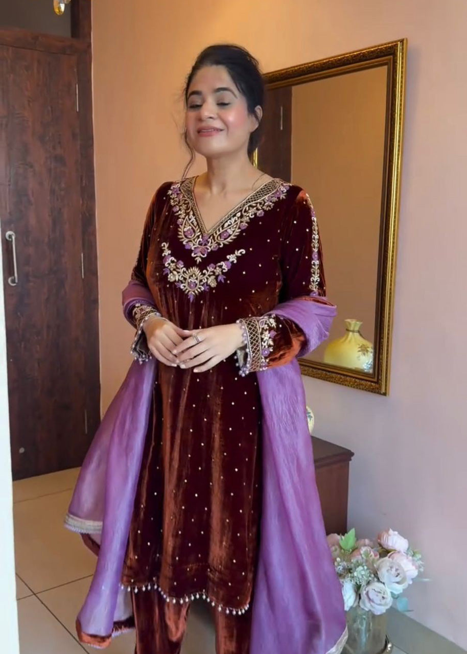 2025 Winter Velvet Collection 3-Piece Suit Set with Pant & Net Dupatta