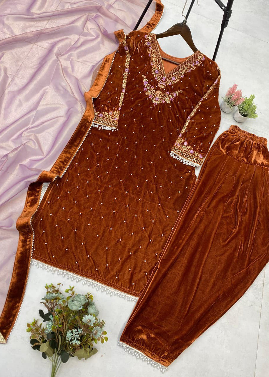 2025 Winter Velvet Collection 3-Piece Suit Set with Pant & Net Dupatta