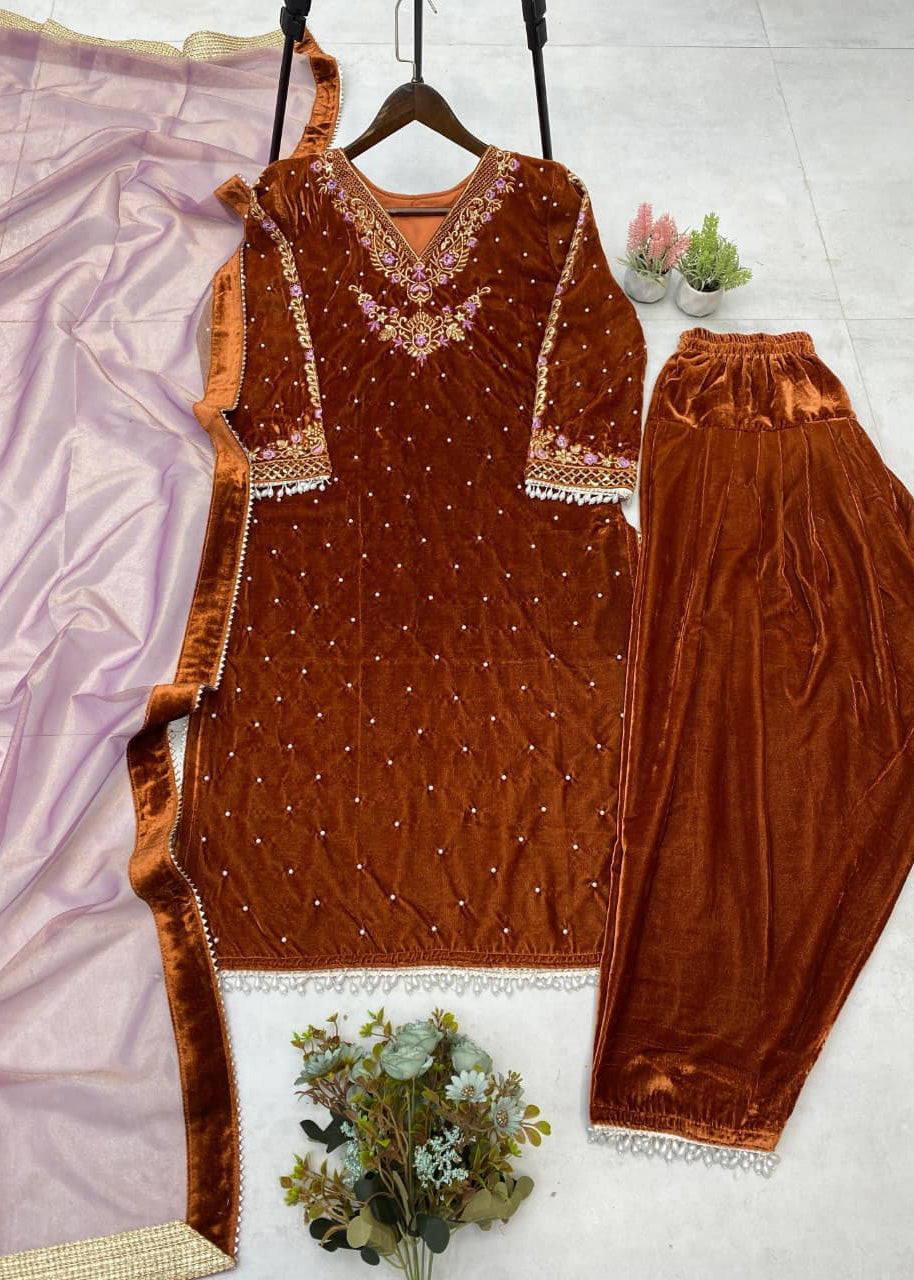 2025 Winter Velvet Collection 3-Piece Suit Set with Pant & Net Dupatta