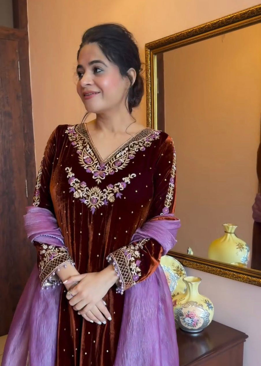 2025 Winter Velvet Collection 3-Piece Suit Set with Pant & Net Dupatta