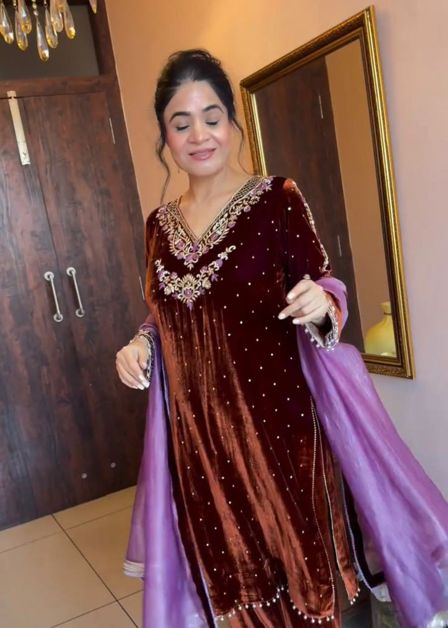 2025 Winter Velvet Collection 3-Piece Suit Set with Pant & Net Dupatta